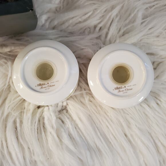 Mikasa Floral Bone China A4187 Salt & Pepper Shaker Set - Picture 5 of 6